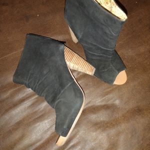 Used Black Leather Upper By Seychelle (Size 7 1/2)